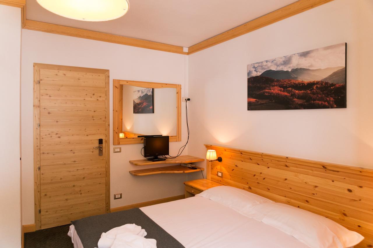 Sport Hotel Prodongo Brallo Di Pregola Esterno foto